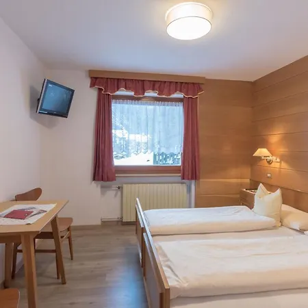 Bed & Breakfast Garni La Vara 2*