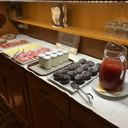 Garni La Vara Bed & Breakfast 2*