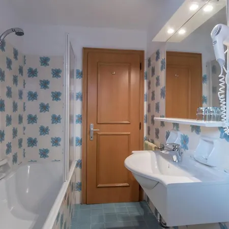Bed & Breakfast Garni La Vara 2*