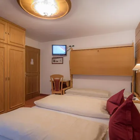 Bed & Breakfast Garni La Vara 2*