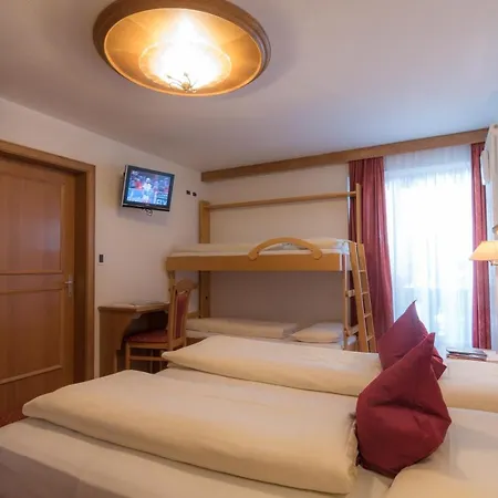 Garni La Vara Bed & Breakfast Corvara