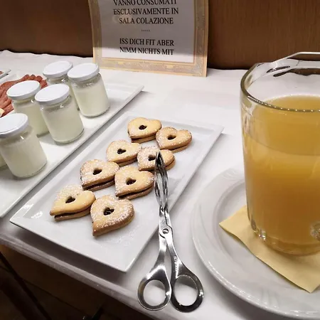 Bed & Breakfast Garni La Vara 2*