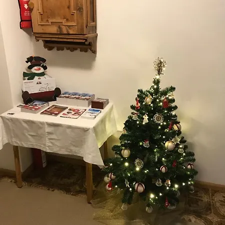 Bed & Breakfast Garni La Vara 2*
